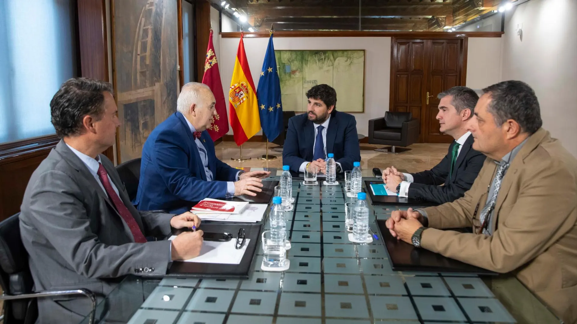 Entrega de las conclusiones del Observatorio al presidente regional