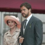 Luis Alfonso de Borbón junto a su abuela, la duquesa de Franco