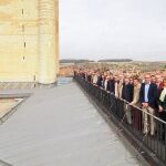 Jesús Julio Carnero recibe a cientos de alcaldes y concejales en el Castillo de Fuensaldaña