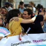 Junto a los manifestantes por el Orgullo estuvieron (de izq. a dcha.) los ministros Grande-Marlaska y Montón, el líder de Cs, Albert Rivera y, la alcaldesa, Manuela Carmena