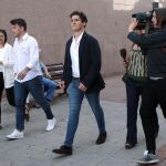 Felipe Juan Froilán Marichalar con unos amigos durante la Feria de San Isidro 2017