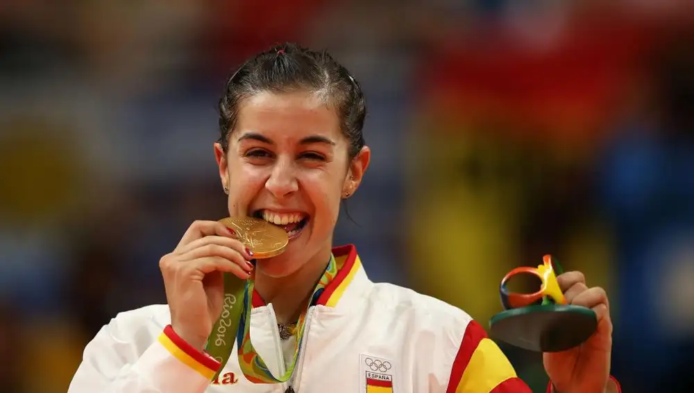 Carolina Marín, feliz con su medalla de oro