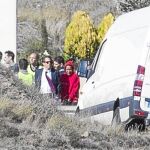 La presunta asesina asiste a la reconstrucción de los hechos en la finca de Rodalquilar junto con miembros de las fuerzas de seguridad