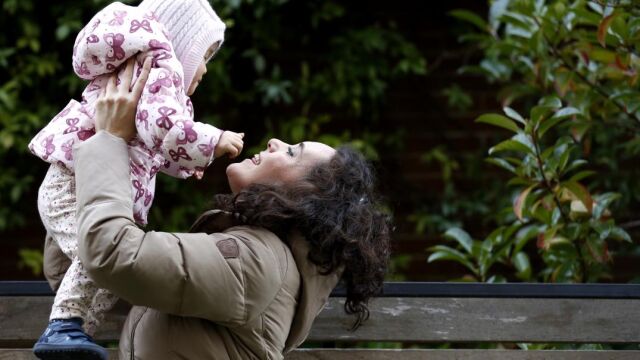 La adopción internacional ha descendido un 90% en la última década, siendo los países asiáticos (Vietnam, China e India), junto con la Federación Rusa y Colombia, los países en los que más adopciones se han realizado recientemente