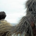 Han Solo, interpretado por Alden Ehrenreich, y Chewbacca, en una escena del filme, novena película de la saga.