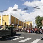 Miles de personas reciben a la caravana con las cenizas de Fidel Castro en la ciudad de Santiago de Cuba