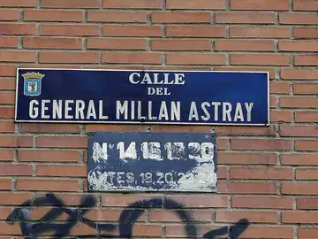 Placa de la calle del General Millán Astray, antes de su retirada y posterior reinstalación Placa de la calle del General Millán Astray, antes de su retirada y posterior reinstalación