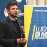 Los resultados obtenidos por el M5S no tardaron en ser calificados de «apoteósicos» por su diputado Alessandro di Battista, uno de los pocos políticos que comparecieron ante los medios durante la madrugada.