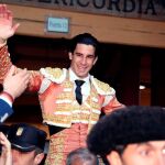 Alberto López Simón abandona a hombros la Plaza de Toros de la Misericordia
