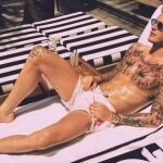 Loris Karius tomando el sol en una foto publicada en su cuenta de Instagram