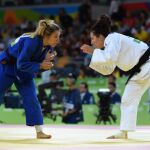 Laura Gomez of Spain (azul) y Andreea Chitu (blanco)