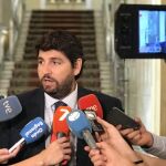 LA RAZÓN. El presidente de la Comunidad, Fernando López Miras, anunció ayer que los empleados públicos de la Administración regional recibirán, a partir de la nómina de este mes, un incremento salarial del 1,75 por ciento