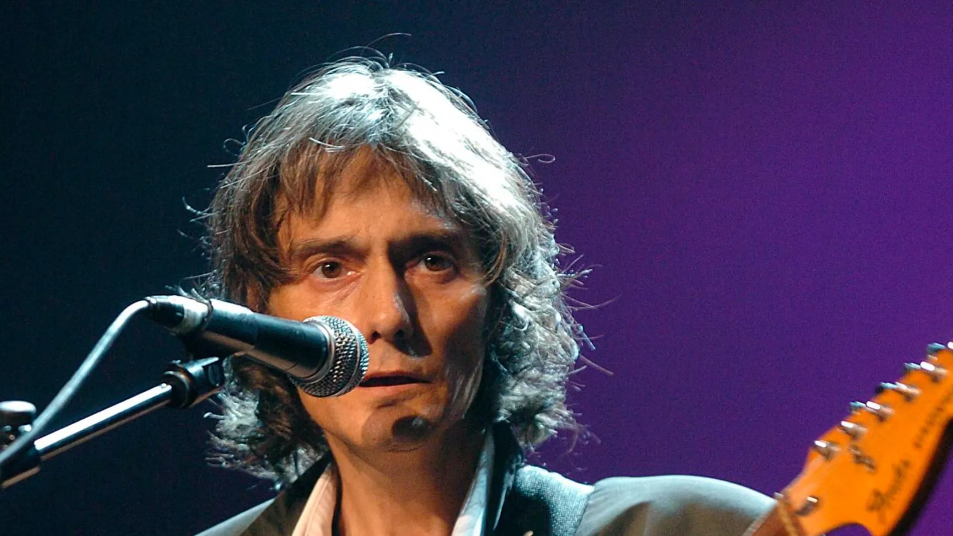 Antonio Vega, durante un concierto que ofreció en el Teatro Lope de Vega.