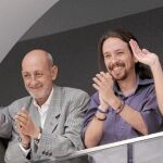 Montero, Iglesias y Errejón aplauden a Carmena en el Pleno de Madrid/ Efe