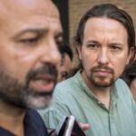 El secretario general de Podemos, Pablo Iglesias, junto a al secretario general del partido en Castilla-La Mancha, José García Molina