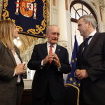 El alcalde de Málaga, Francisco de la Torre, en la firma con la consejera Marifrán Carazo / Foto: La Razón