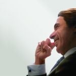 El ex presidente del Gobierno, en su despacho, durante la entrevista con LA RAZÓN