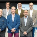 Los seis ponentes del debate sobre «Bienestar Animal y Tenencia Responsable». De izquierda a derecha, Pedro Ruf, Manuel Lázaro y Jaime Díaz. Detrás, Asier Labarga, Benito Pérez y Carlos Nunes