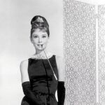 Este icónico vestido negro lo llevó Audrey Hepburn en «Desayuno con diamantes» (1961)