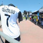La camiseta de Ronaldo, exhibida en una tienda en Turín