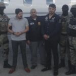 Imagen de la detención de Francisco Flores de Freitas y de Efraín Antonio Campo Flores en Haití