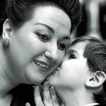 Caballé junto a su hijo Bernabé, fruto de su matrimonio con el tenor Bernabé Martí, al que conoció en 1962. Falleció rodeada de ambos, así como de su hija Montserrat