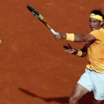 El tenista español, Rafael Nadal, devuelve una bola al austriaco, Dominic Thiem. EFE/Mariscal