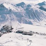 A la izquierda el núcleo de Le Lavachet, Tignes le Lac en el centro y a la derecha Val Claret
