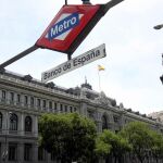 La balanza por cuenta corriente reduce un 25% su déficit hasta febrero y se sitúa en 900 millones