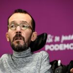 El secretario de Organización de Podemos, Pablo Echenique, durante la rueda de prensa ofrecida al término de la reunión del Consejo de Coordinación del partido / Foto: Efe