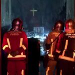 Los bomberos de París fueron calificados de héroes por su trabajo en Notre Dame