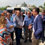El alcalde de Murcia, José Ballesta, ayer durante un encuentro con diferentes vecinos de pedanías