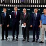 El moderador del debate, el periodista Xabier Fortes, junto a Pablo Casado, Pedro Sánchez, Albert Rivera y Pablo Iglesias