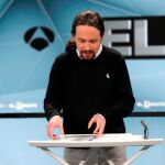 El líder de Unidas Podemos, Pablo Iglesias antes del inicio del segundo debate electoral a cuatro de los candidatos a presidir el Gobierno / Efe