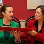 La consejera de Agricultura y Ganadería, Milagros Marcos, y la delegada del Gobierno de España en Castilla y León, Virgina Barcones, suscriben el convenio de colaboración