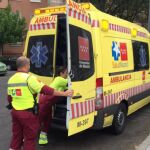 Los sanitarios del SUMMA atendiendo a los heridos.