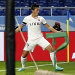 Suzuki celebrando el tercer gol de su equipo