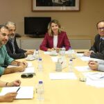 La consejera Alicia García preside la reunión que mantuvo con representantes del tercer sector, ayer en Valladolid