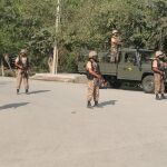 Un terrorista suicida detonó las bombas que portaba en la entrada de un tribunal de la ciudad de Mardan.