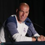 El entrenador del Real Madrid Zinedine Zidane habla durante una rueda de prensa en el Mapfre Stadium en Columbus, Ohio (Estados Unidos).
