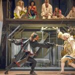 Las peleas de espada forman coreografías espectaculares que harán las delicias de todos los que vayan al teatro