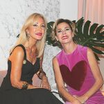 Carmen Lomana, con Ágatha Ruiz de la Prada en los premios de la revista «Interiores»