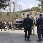 La Policía en el centro de veteranos / AP