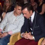 José Ortega Cano junto a su hijo José Fernando en el homenaje a Rocío Jurado en el Teatro Real el pasado abril