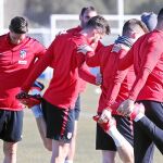 Los rojiblancos Vitolo, Gameiro, Saúl, Godín y Torres, durante el entrenamiento de ayer en Majadahonda