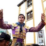 El diestro Alejandro Marcos, a hombros en Santaner / EFE
