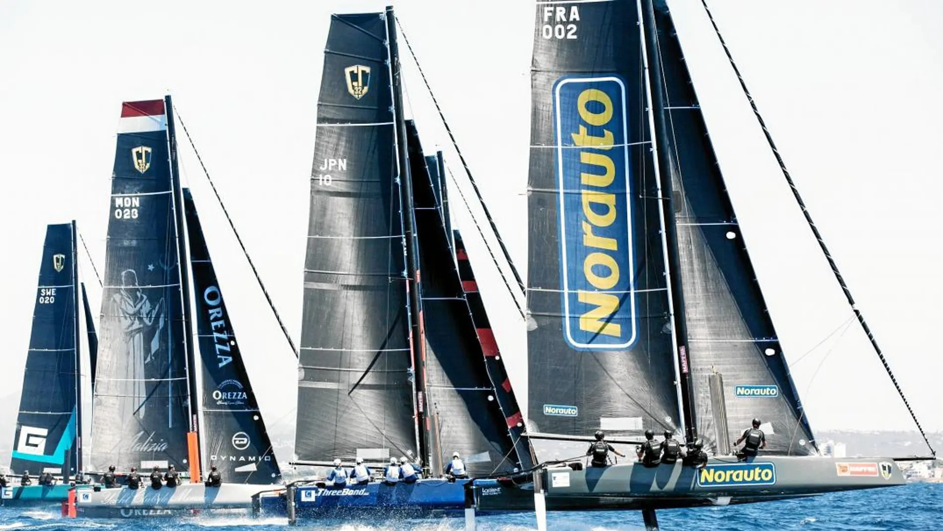 Los GC32 navegan por tercera edición en la bahía de Palma. El Ineos británico es el primer líder entre los catamaranes / Copa de Rey Mapfre