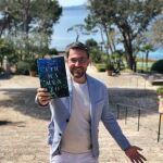 Maxim Huerta con su nueva novela, Firmamento, en el Hotel Formentor de Mallorca