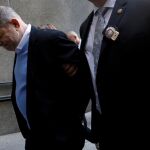 Harvey Weinstein, el pasado 25 de mayo tras entregarse / Reuters