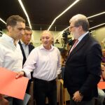 Faustino Temprano (UGT) y Vicente Andrés (CCOO) junto a Santiago Aparicio (Cecale)